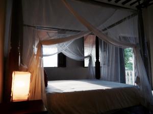 Säng eller sängar i ett rum på Ulani Lodge