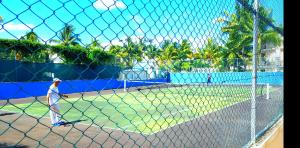 Instalaciones para jugar a tenis o squash en Villa in Le Tamier, 4 bedrooms, 300m Flic en Flac beach o alrededores