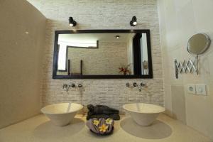Ένα μπάνιο στο Villa Baruna +20 φωτογραφίες