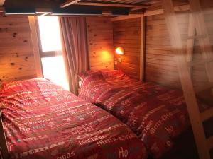 Postel nebo postele na pokoji v ubytování Plagne Bellecote Apartments + 47 fotografií