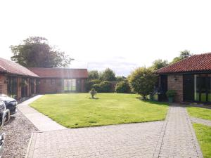 a person is playing in the yard of a house at Barn Owl Lodge in Lowestoft