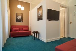 TV a/nebo společenská místnost v ubytování MAISON MARSIL - Boutique Hotel Köln