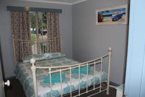 A bed or beds in a room at Jbay beach shack