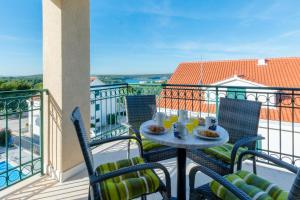 Ein Balkon oder eine Terrasse in der Unterkunft Vila Mimoza