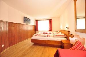 Postel nebo postele na pokoji v ubytování Hotel Anneliese