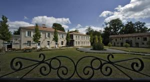 Gallery image of Domaine du Pont de l'Eyre in Salles