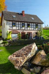 a house with a stone bench in front of it at Winnica Agat in Świerzawa