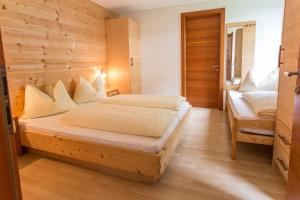 Un pat sau paturi într-o cameră la Morigglhof