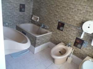 a bathroom with a tub and a toilet and a sink at Appartamento Franca in Mestre