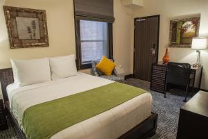 Posteľ alebo postele v izbe v ubytovaní Hotel Fusion, a C-Two Hotel