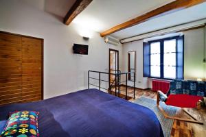 A bed or beds in a room at Caratteristico appartamento a Piazza Navona