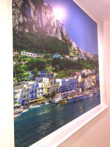 Una vista de una ciudad desde una ventana con una montaña. en B&B Fratelli Tommasini Salerno, en Salerno