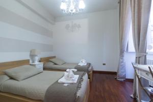 A bed or beds in a room at Holidays Banchi Nuovi