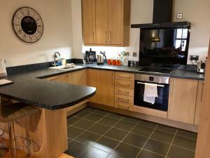 Central York Apartment - Skeldergate YO1的厨房或小厨房