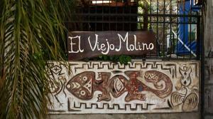 a sign that says it vegasoline on a wall at El Viejo Molino in Chilecito