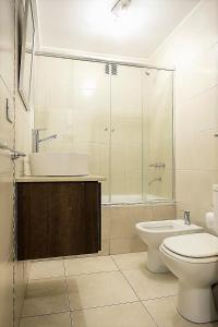 a bathroom with a toilet and a tub and a sink at Darregueyra 2387 in Buenos Aires