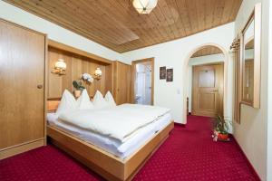 Postel nebo postele na pokoji v ubytování Hotel Sonnhof