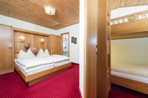 Postel nebo postele na pokoji v ubytování Hotel Sonnhof