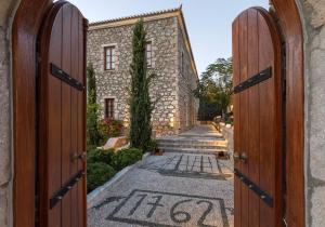 Galeriebild der Unterkunft Mare Monte Luxury Suites in Spetses