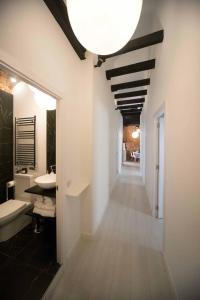 a hallway of a bathroom with a sink and a mirror at Premium Piso Loft de 3 habitaciones en centro histórico in Madrid