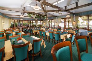 Restoran või mõni muu söögikoht majutusasutuses Hotel Ruze