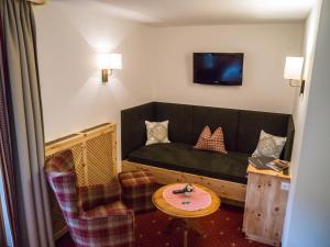 A seating area at Familienhotel Gasthof Hinteregger