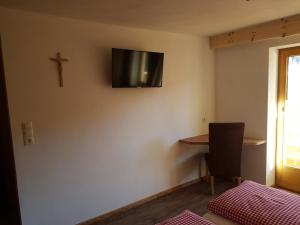 TV a/nebo společenská místnost v ubytování Gasthof Leiter´s Hoamatl
