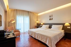 Cama ou camas em um quarto em Penina Hotel & Golf Resort