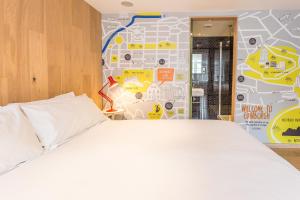 Ein Bett oder Betten in einem Zimmer der Unterkunft Grassmarket Hotel