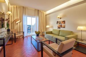 Uma área de estar em Penina Hotel & Golf Resort