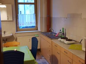 Kuchyň nebo kuchyňský kout v ubytování Monteurzimmer Talstrasse 2