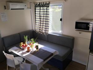 Kuchyň nebo kuchyňský kout v ubytování Mobile Homes Comfort ELBA Zelena Laguna + 10 fotografií
