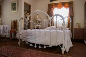 Gallery image of Hotel Museo Casona Ugarte Leon in Concepción