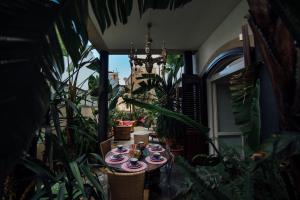 A garden outside Atmosfere Puniche b&b