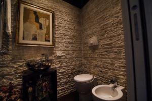 A bathroom at Atmosfere Puniche b&b