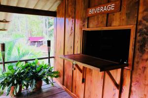 A television and/or entertainment centre at SpringRiver Resort
