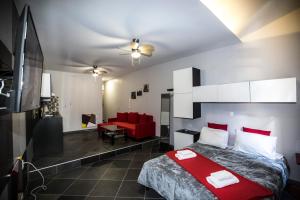 Postel nebo postele na pokoji v ubytování Trendy Living in Monastiraki
