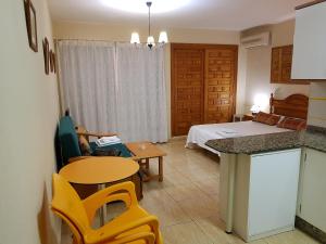 Kuchnia lub aneks kuchenny w obiekcie Apartamentos Olympia Garden