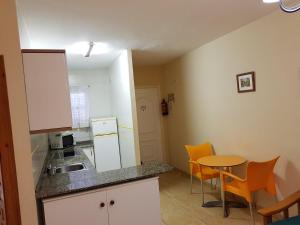 Kuchnia lub aneks kuchenny w obiekcie Apartamentos Olympia Garden
