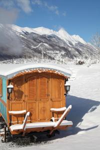冬天的Roulottes Montagne Pyrenees