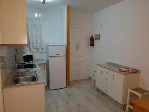 Kuchnia lub aneks kuchenny w obiekcie Apartamentos Olympia Garden