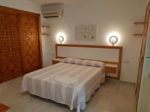 Łóżko lub łóżka w pokoju w obiekcie Apartamentos Olympia Garden