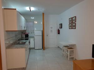 Kuchnia lub aneks kuchenny w obiekcie Apartamentos Olympia Garden
