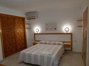 Łóżko lub łóżka w pokoju w obiekcie Apartamentos Olympia Garden