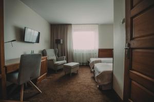 Televízia a/alebo spoločenská miestnosť v ubytovaní Hotel Restaurant Boss