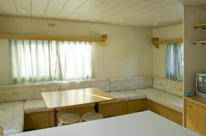 a room with a table and two chairs and a tv at Eurocamping in Oliva