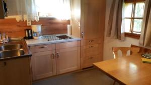 Cucina o angolo cottura di Ferienhäuser Stohl