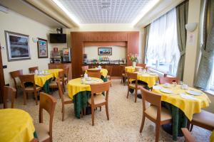 TV a/nebo společenská místnost v ubytování Hotel Brennero