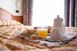 Postel nebo postele na pokoji v ubytování Hotel Brennero