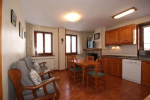 Kuchyňa alebo kuchynka v ubytovaní Hotel Seixes y Apartamento Bagergue
